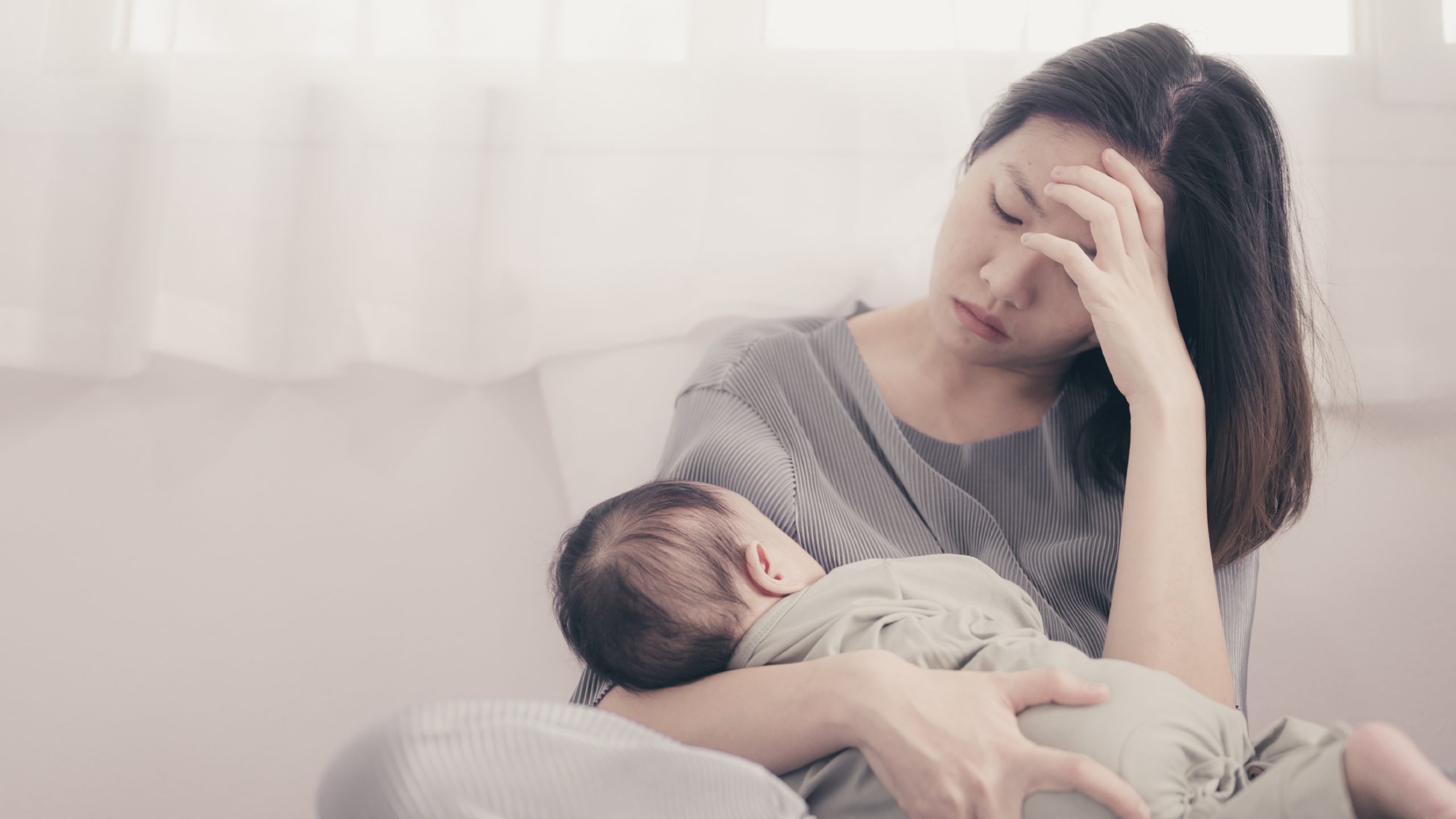 اكتئاب ما بعد الولادة و كآبة ما بعد الولادة